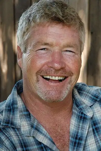 Shea Farrell headshot