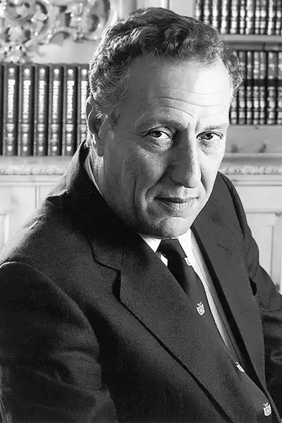 Frederick Forsyth headshot