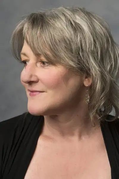 Kelli Fox headshot