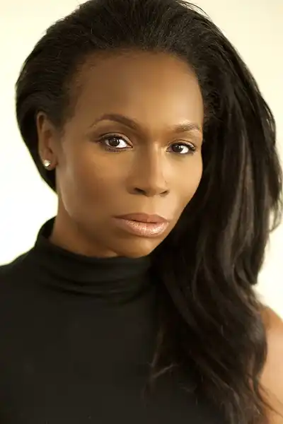 Helen Goldsby headshot