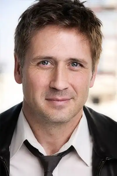 Cameron Graham headshot
