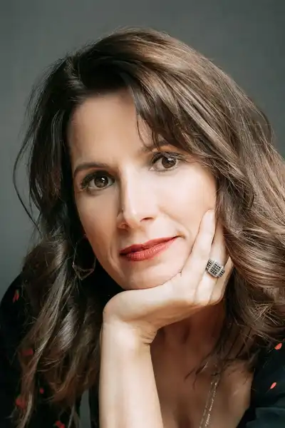 Rochelle Greenwood headshot