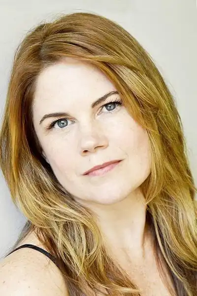 Jennifer Hall headshot