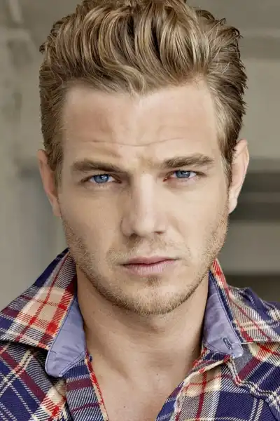 Taylor Handley headshot