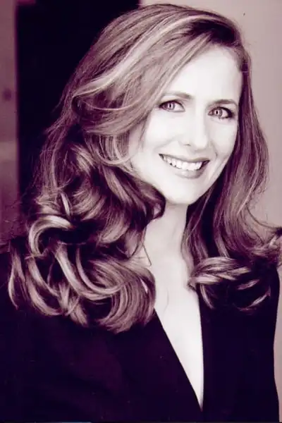 Patricia Harras headshot