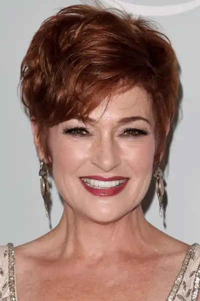Carolyn Hennesy headshot