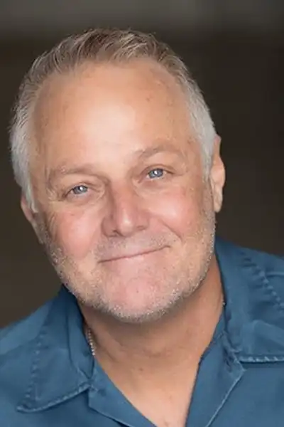Tommy Hinkley headshot