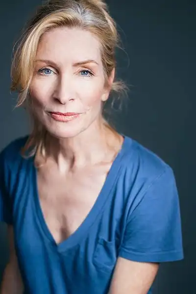 Anna Holbrook headshot