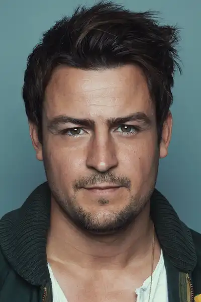 Tyler Hynes headshot
