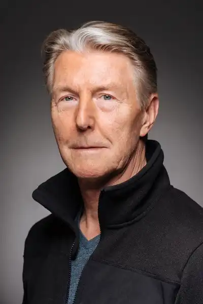 Byron Jennings headshot