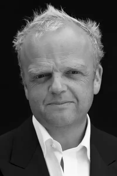 Toby Jones headshot