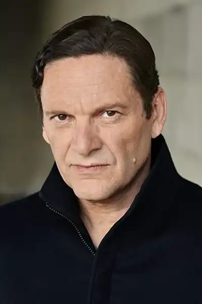 Andrew Kavadas headshot