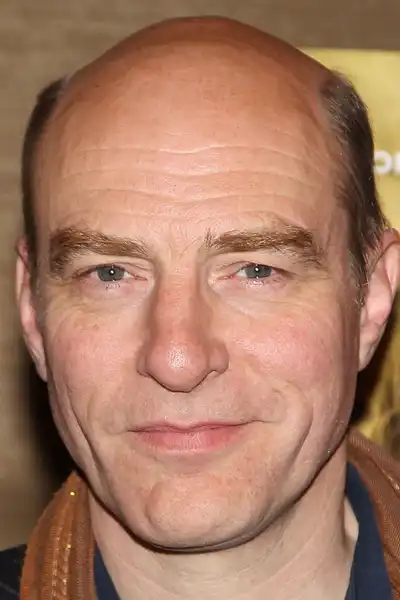 Simon Kunz headshot