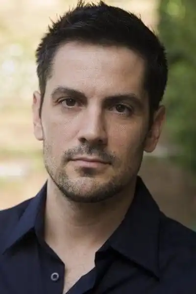 Michael Landes headshot