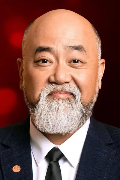 Paul Sun-Hyung Lee headshot