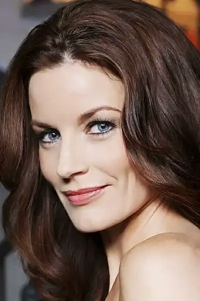 Laura Leighton headshot