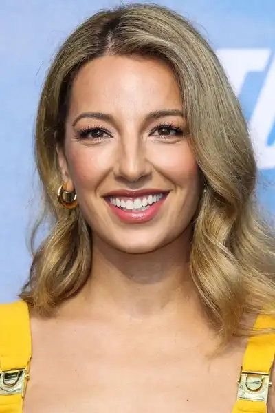 Vanessa Lengies headshot