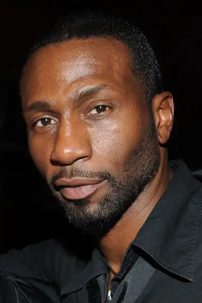 Leon headshot