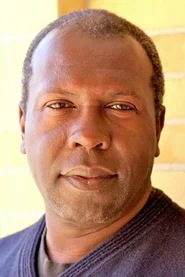 Roy Lewis headshot