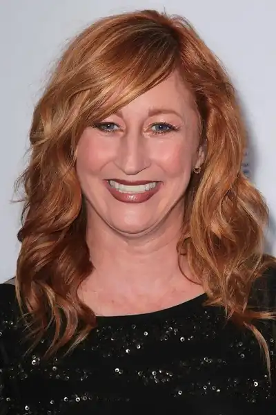 Vicki Lewis headshot