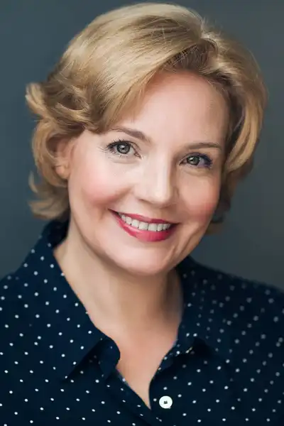Jocelyne Loewen headshot