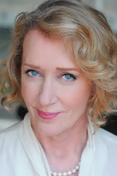 Lisa Long headshot