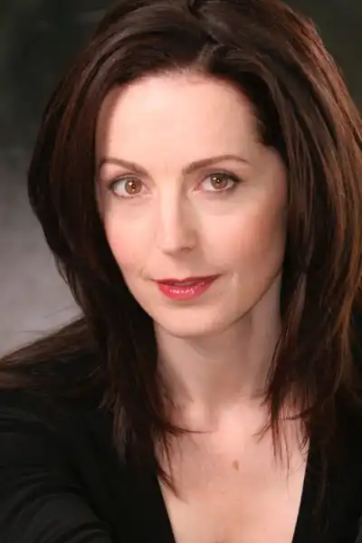 Gwenda Lorenzetti headshot