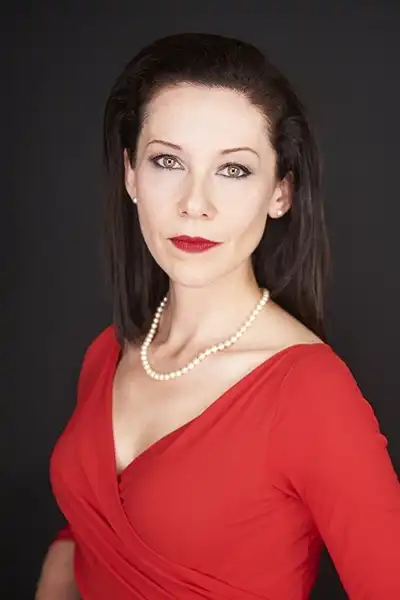 Shauna MacDonald headshot