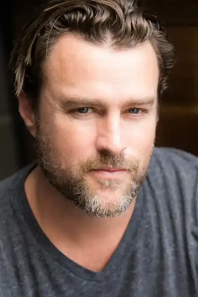 Oliver Macready headshot