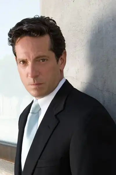 Robert Maffia headshot