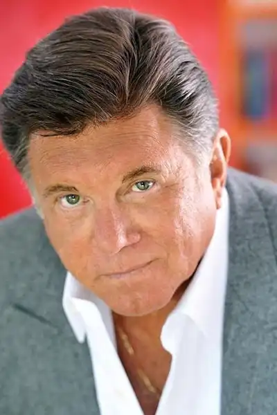 Larry Manetti headshot