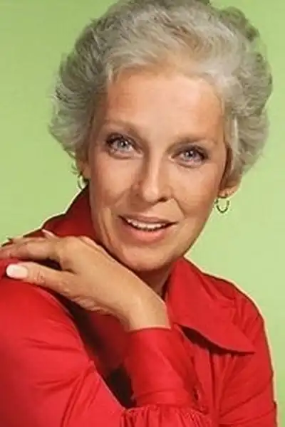Julianna McCarthy headshot