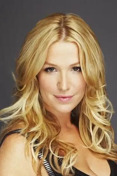 Poppy Montgomery headshot