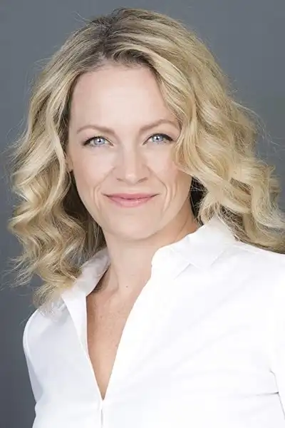 Stephanie Moore headshot