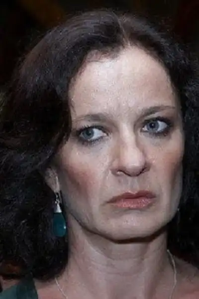 Oxana Moravec headshot