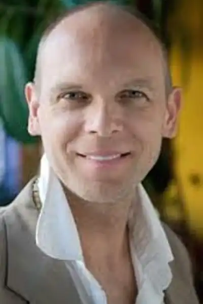 Martin Neufeld headshot
