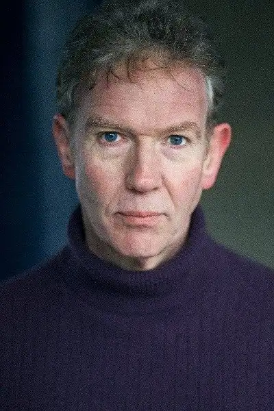 Steven Pacey headshot