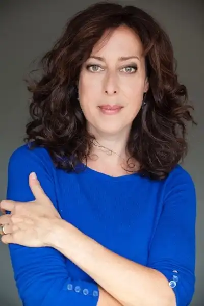 Leni Parker headshot