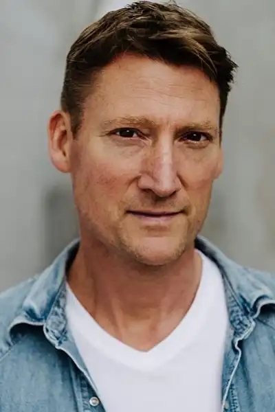 Aaron Pearl headshot