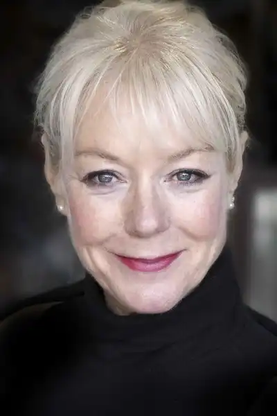 Helen Pearson headshot