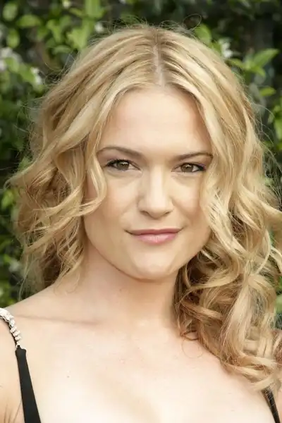 Victoria Pratt headshot