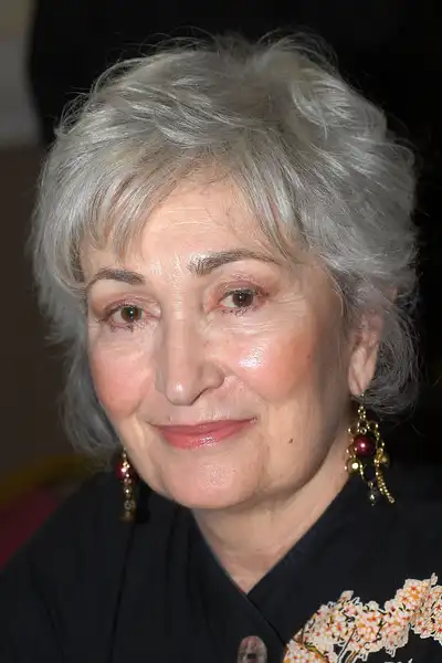 Jennifer Rhodes headshot