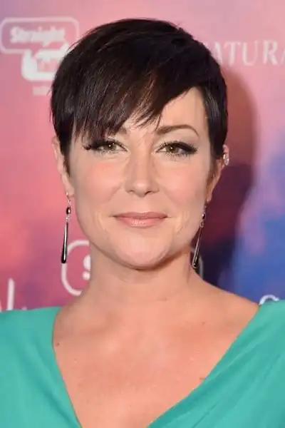 Kim Rhodes headshot