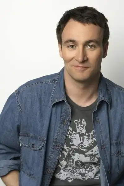 Derek Riddell headshot