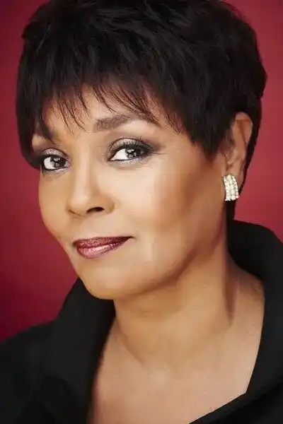 Claire Riley headshot