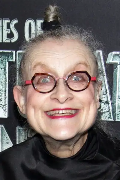 Joyce Robbins headshot