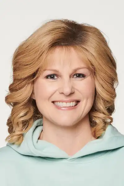 Jennifer Robertson headshot