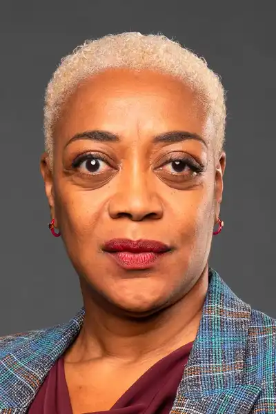 Karen Robinson headshot