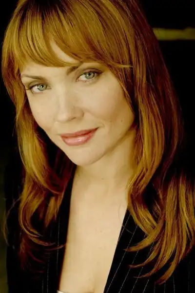 Bonnie Root headshot