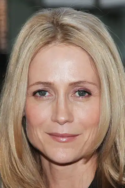 Kelly Rowan headshot